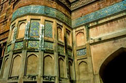 Agra;-Arche;-Architecture;-Carreaux-émaillés;-Céramique;-Décor;-Fort-dAgra;-Frise;-Inde;-Kaleidos;-Kaleidos-images;-La-parole-à-limage;-Lal-Qila;-Moghols;-Patrimoine-de-lHumanité;-Pigeon;-Stories-Pictures;-Tarek-Charara;-Tour-octogonale;-UNESCO;-Uttar-Pradesh